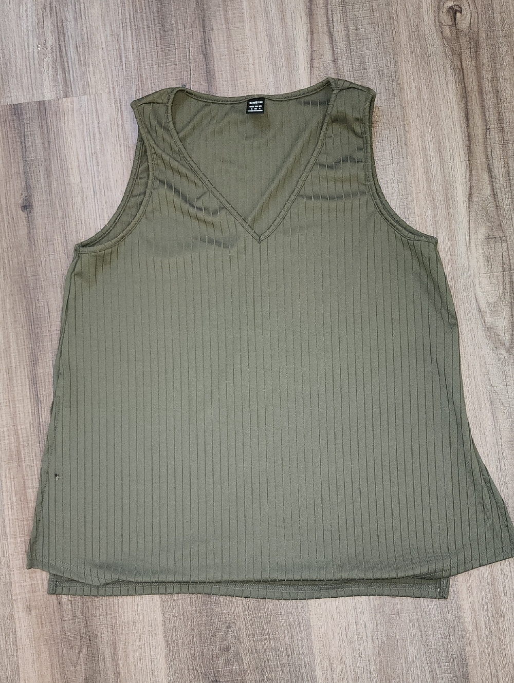 NWOT SHEIN Olive Green Ribbed V-Neck Tank Top Small